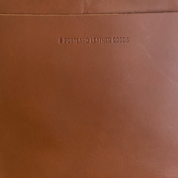 PORTLAND LEATHER COMPANY MINI ZIP TOP CROSSBODY IN HONEY - Picture 6 of 12